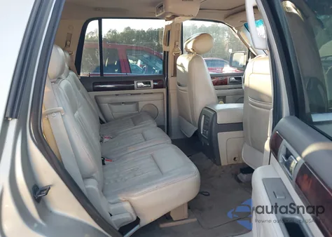 2004 Lincoln Navigator z USA, uszkodzony, nr VIN 5LMFU27R94LJ22853